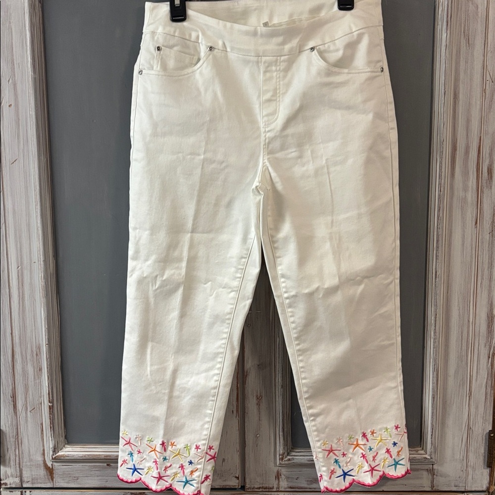 Lulu-B White Cropped Pants with Embroidery